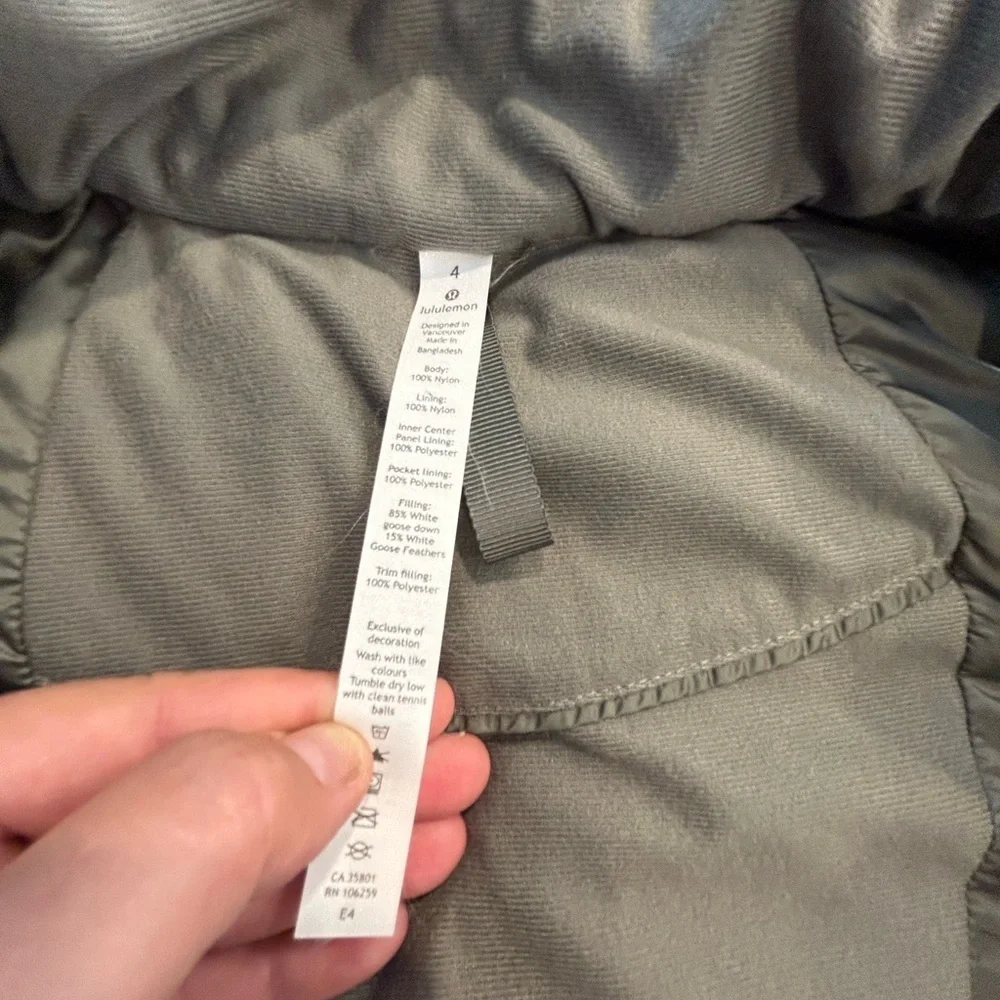 Lululemon goose down longline puffer vest. Size 4. Green. Pockets. New condition - Picture 8 of 13